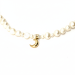 گردنبند مرواریدی ماه